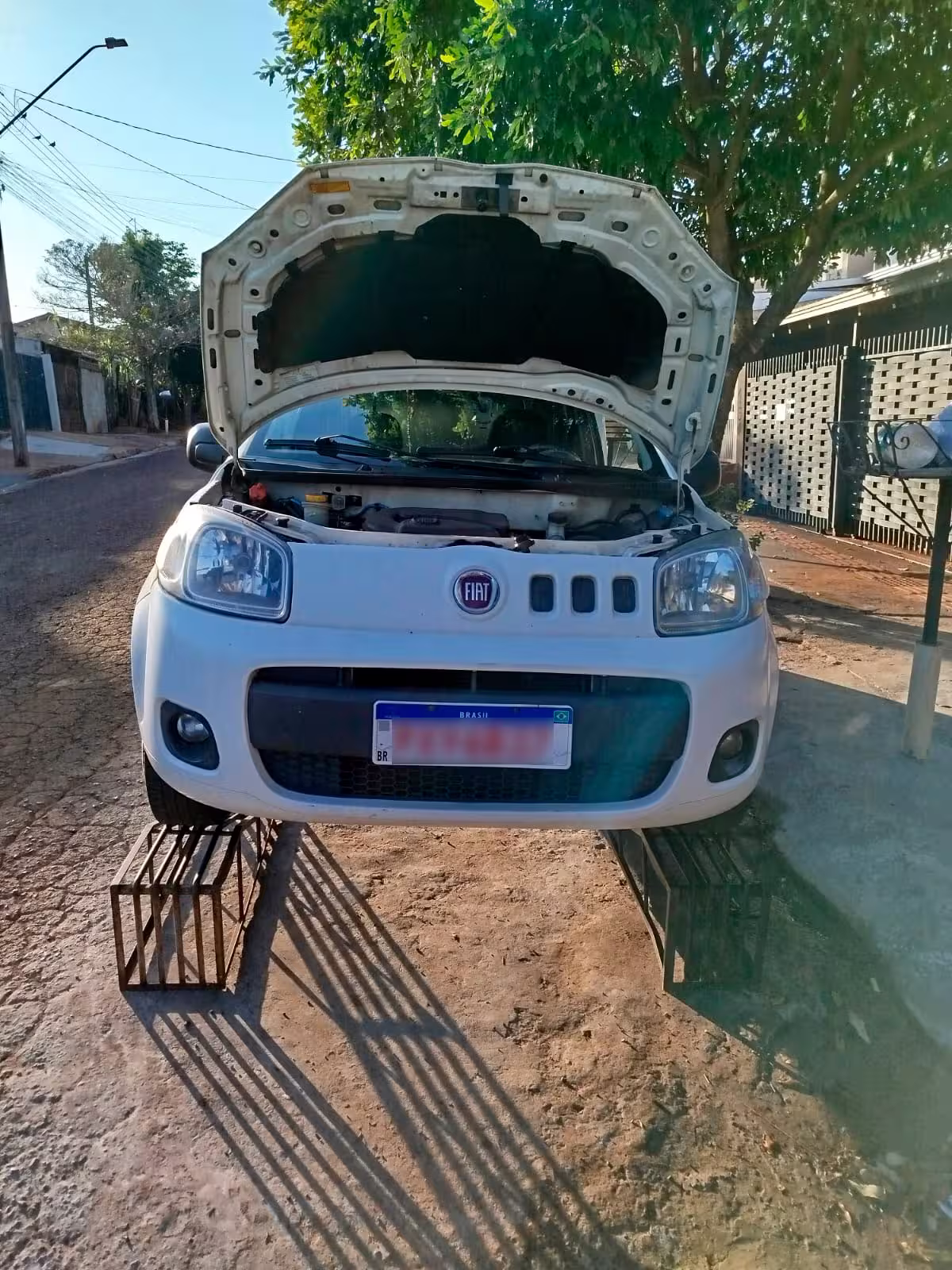 Veículo no Cavalete para Troca de Óleo